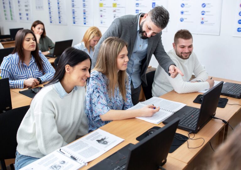 ¿Cómo se estructura una clase teórica de conducir hoy en día?